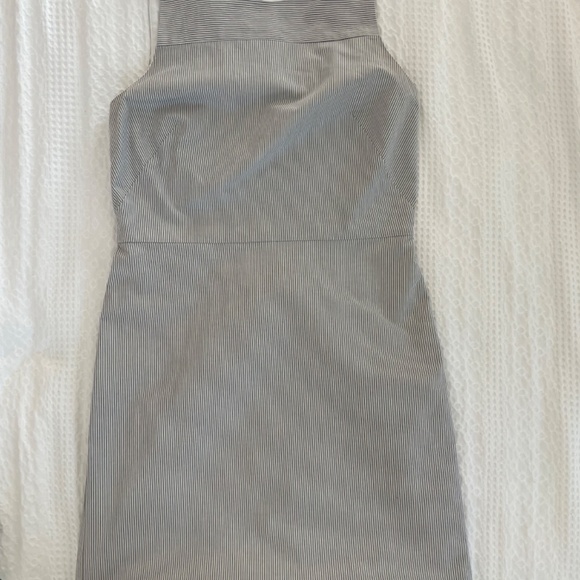 Banana Republic Seersucker Shift Dress - Picture 4 of 14